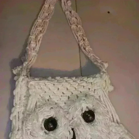 Vintage Macrame Owl Motif Beige W/ Wooden Accent Closure - Picture 11 of 13